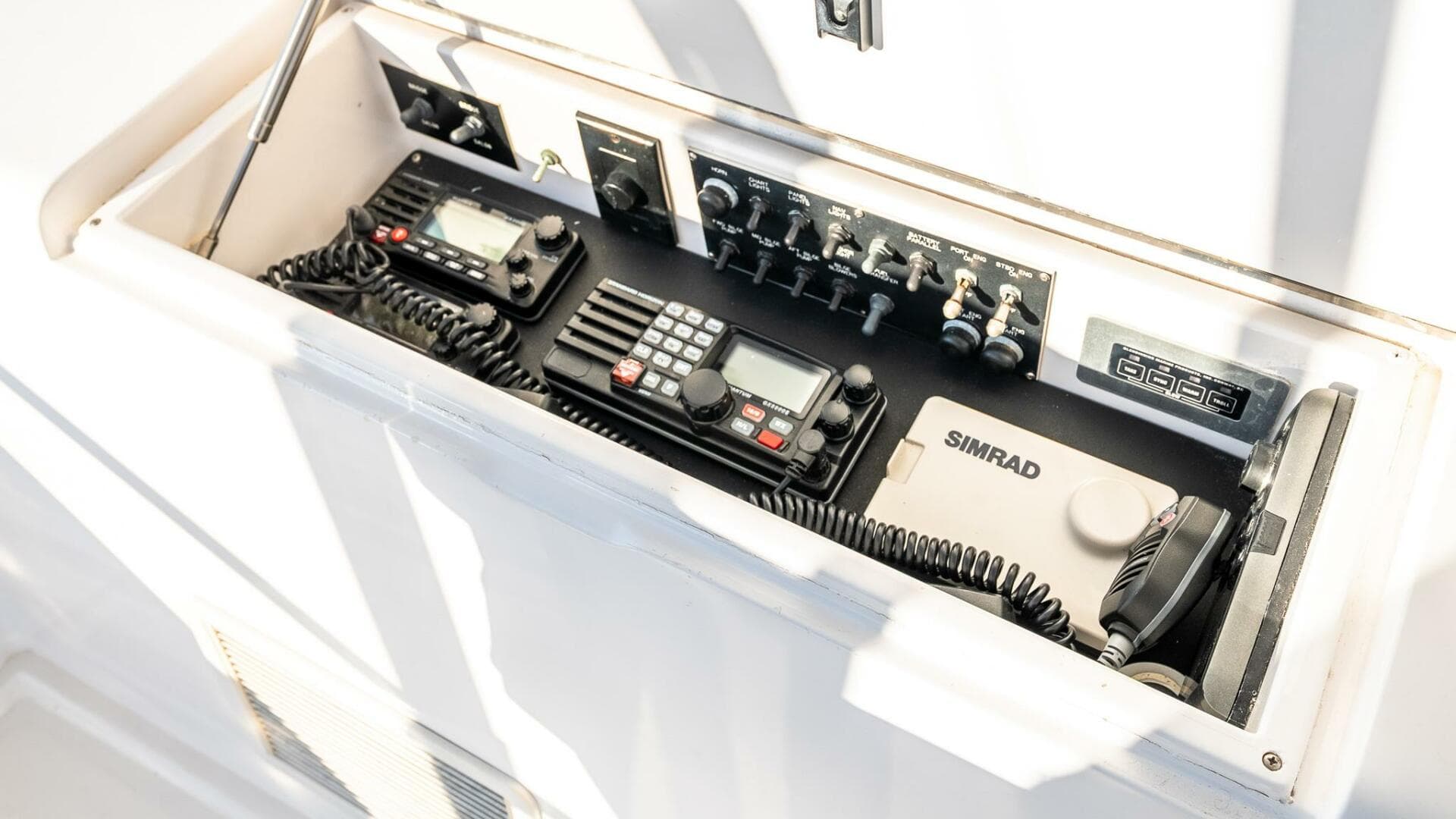 2002 Viking 52 Convertible — photo 42