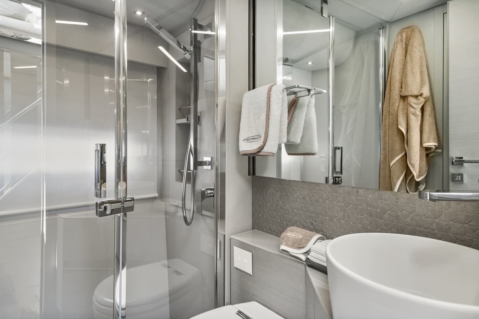 2020 Pershing 7X — photo 37