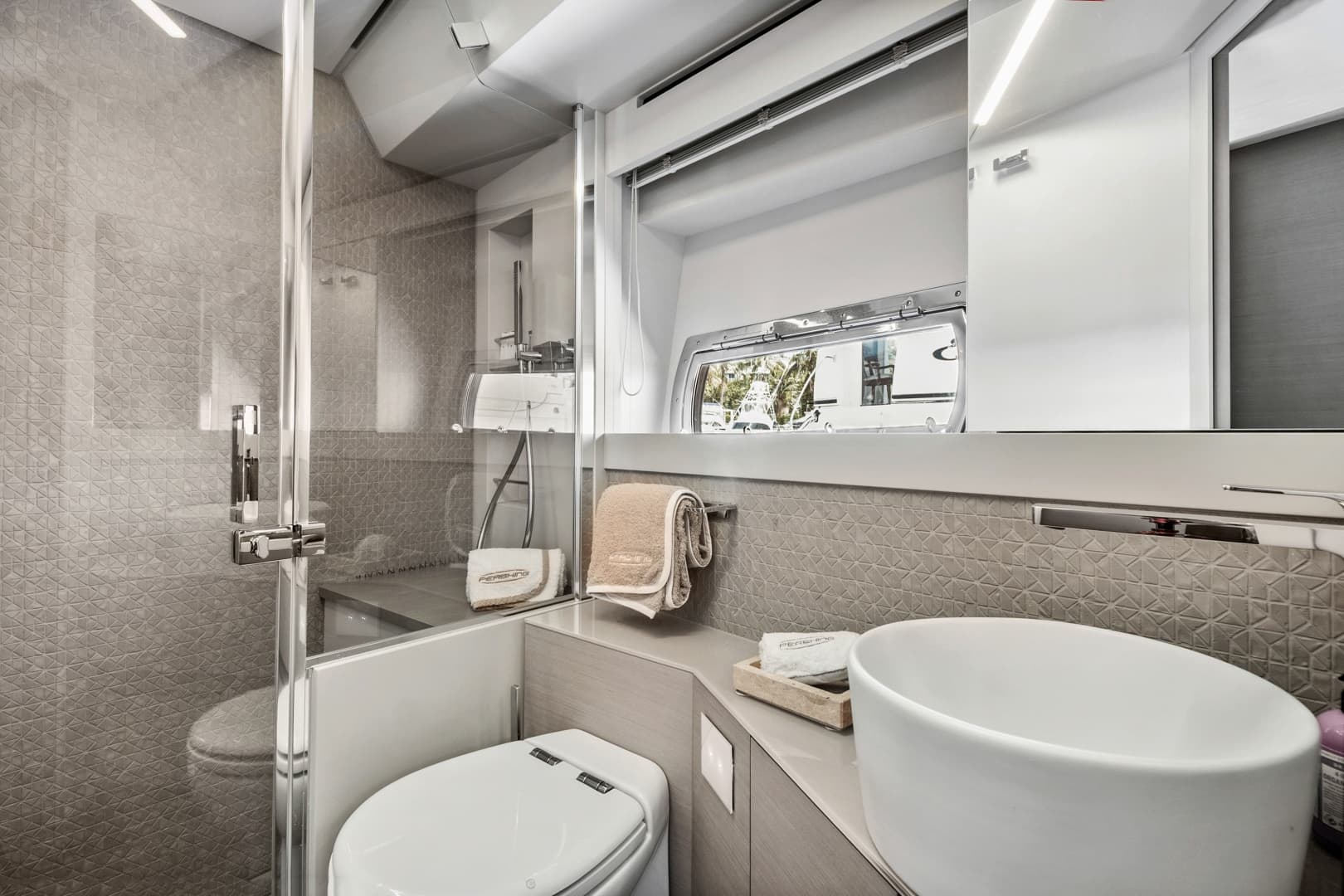 2020 Pershing 7X — photo 33