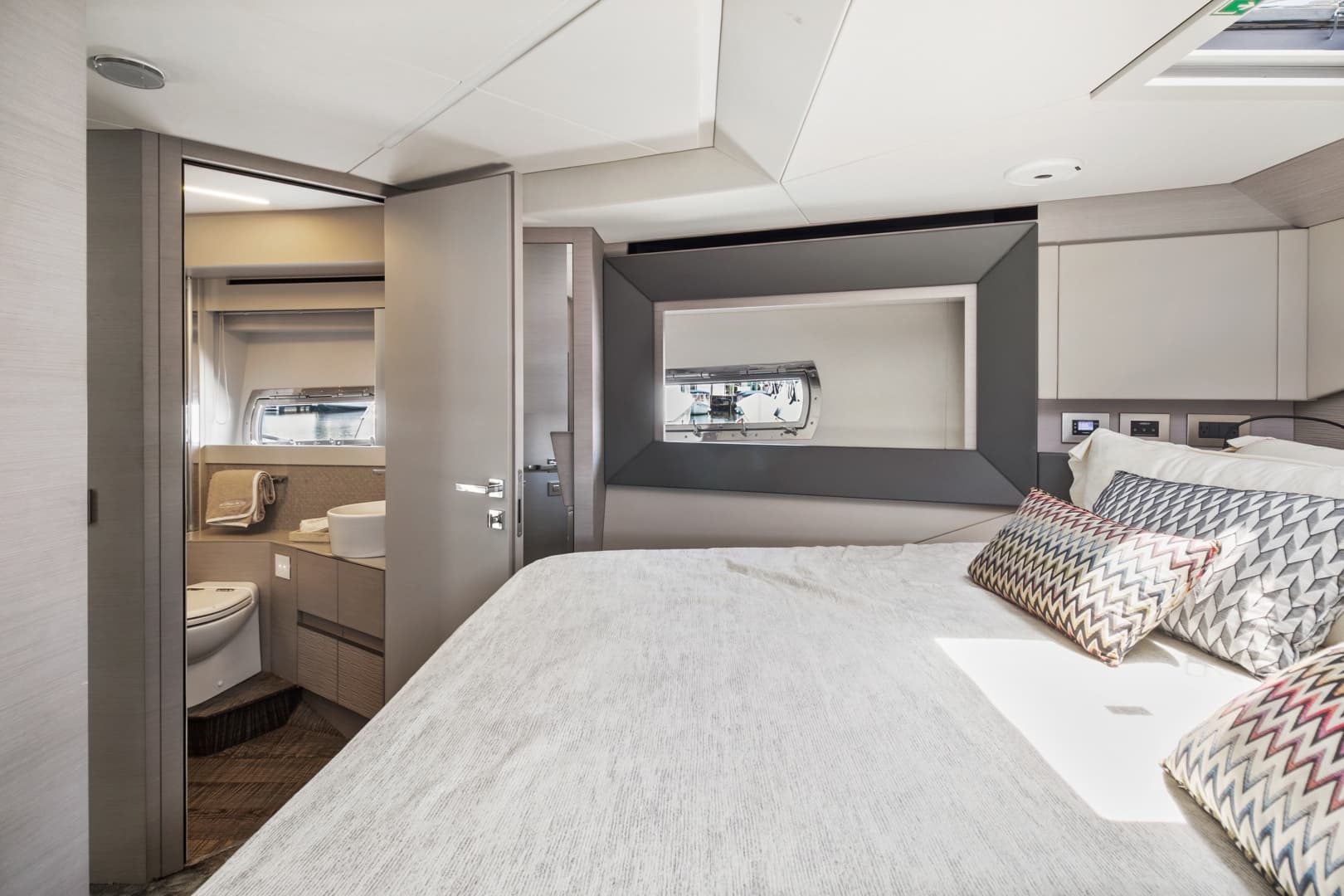 2020 Pershing 7X — photo 32