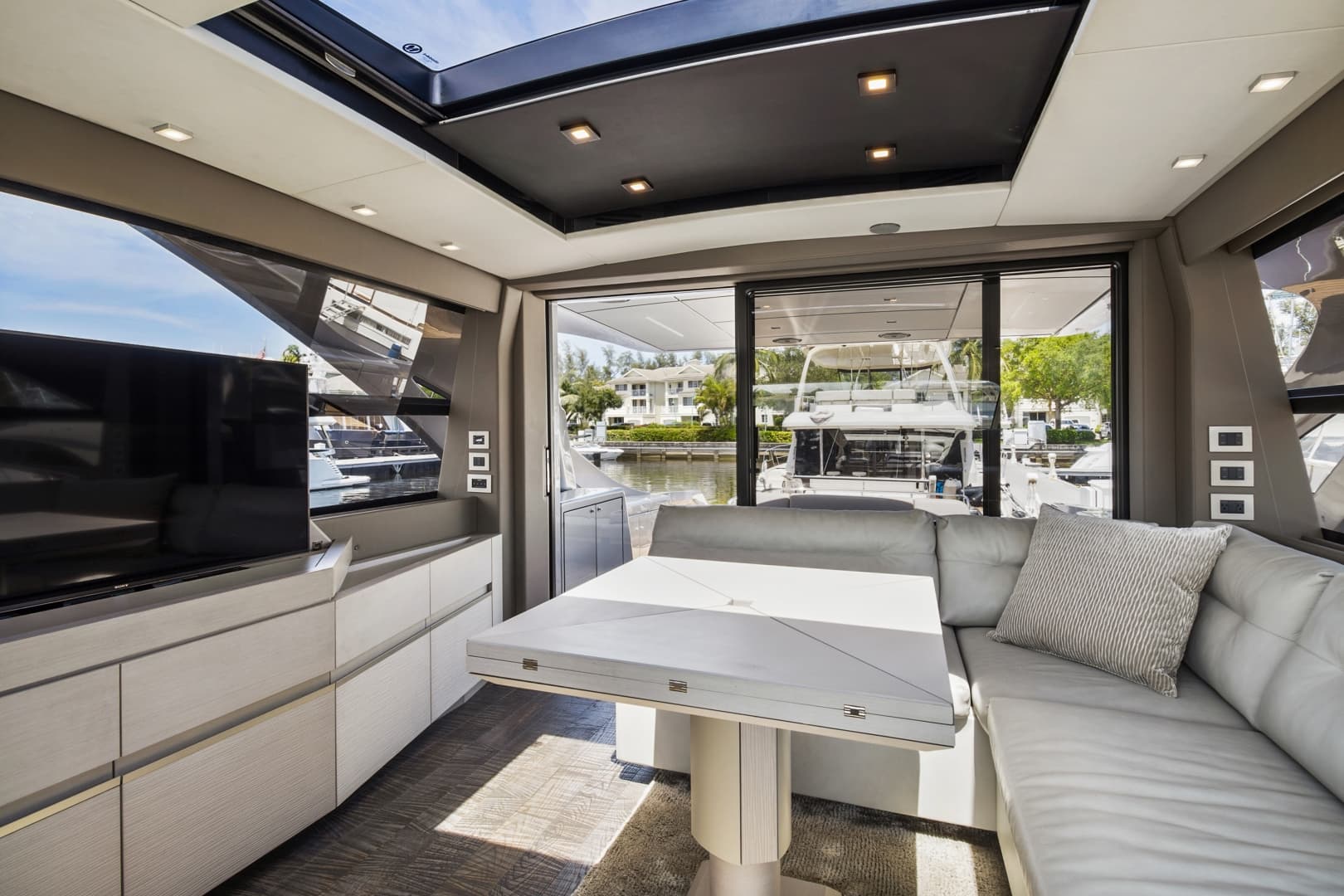 2020 Pershing 7X — photo 17