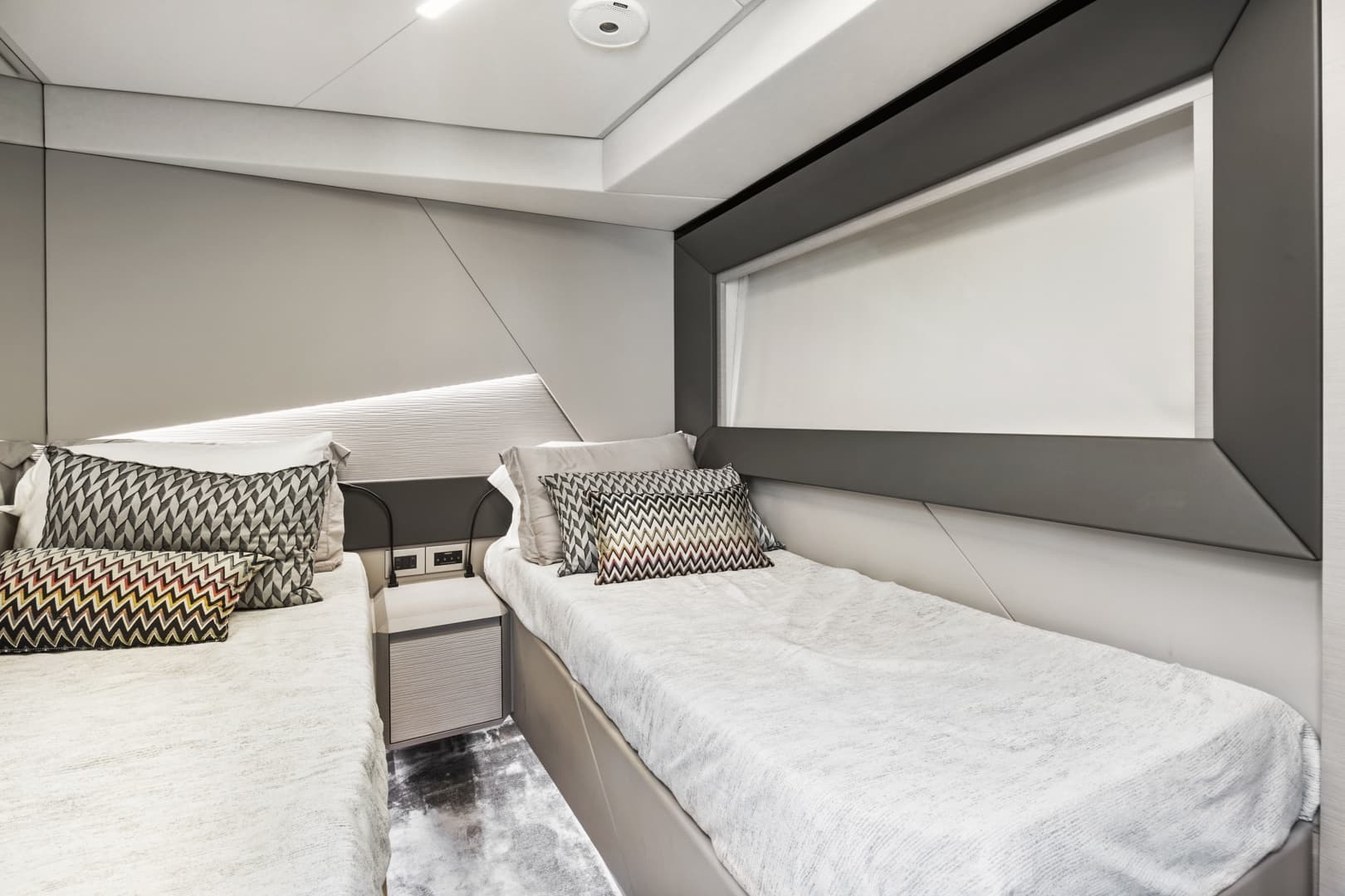 2020 Pershing 7X — photo 36