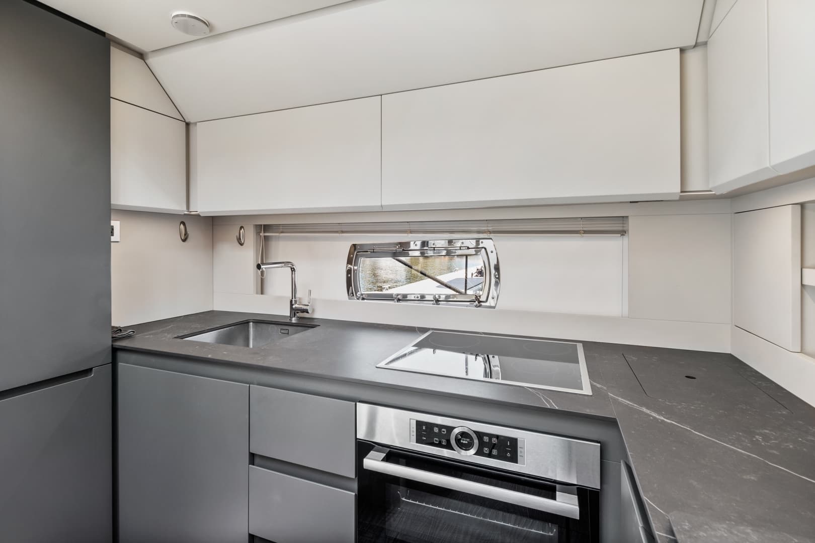 2020 Pershing 7X — photo 25