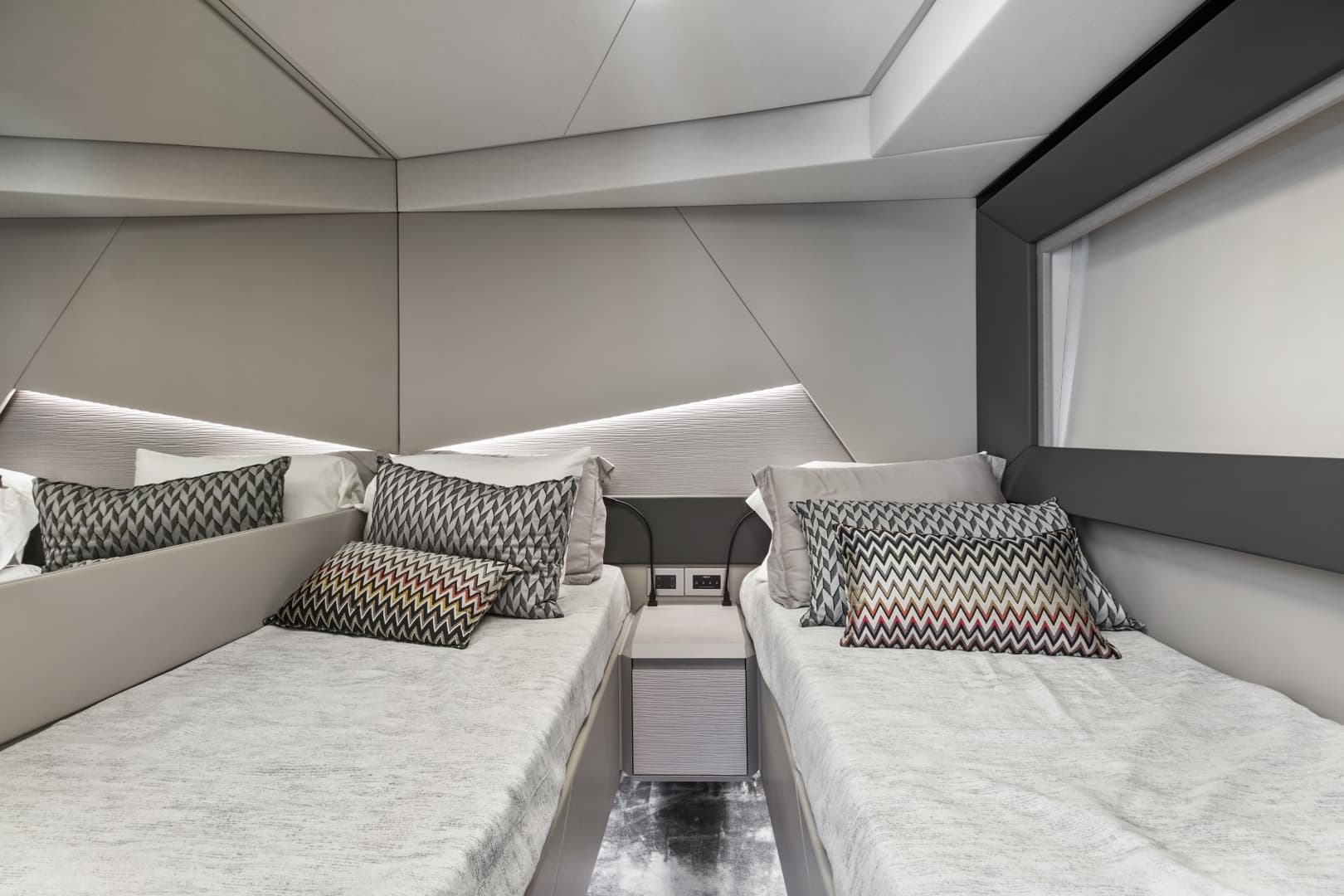 2020 Pershing 7X — photo 34