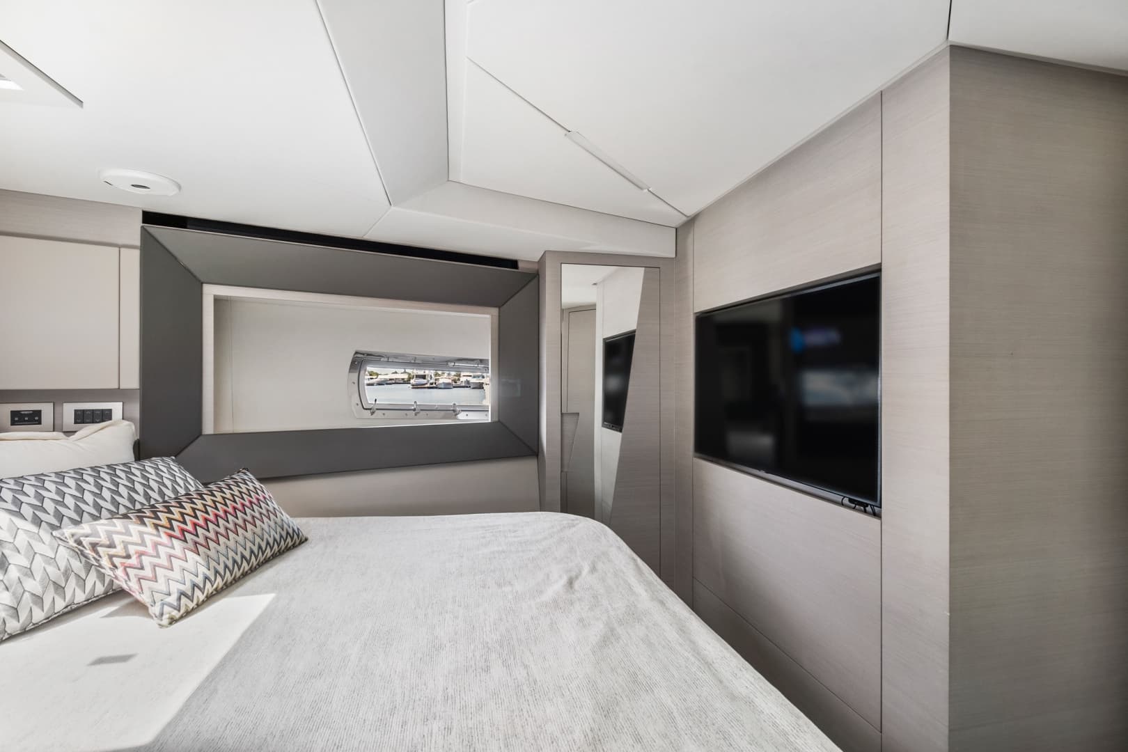 2020 Pershing 7X — photo 31