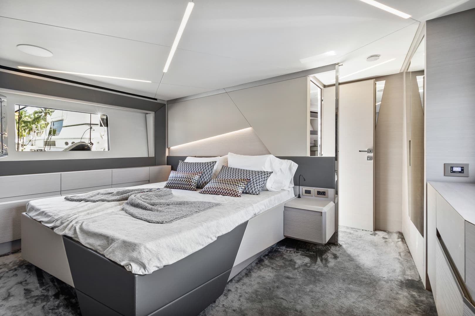 2020 Pershing 7X — photo 26