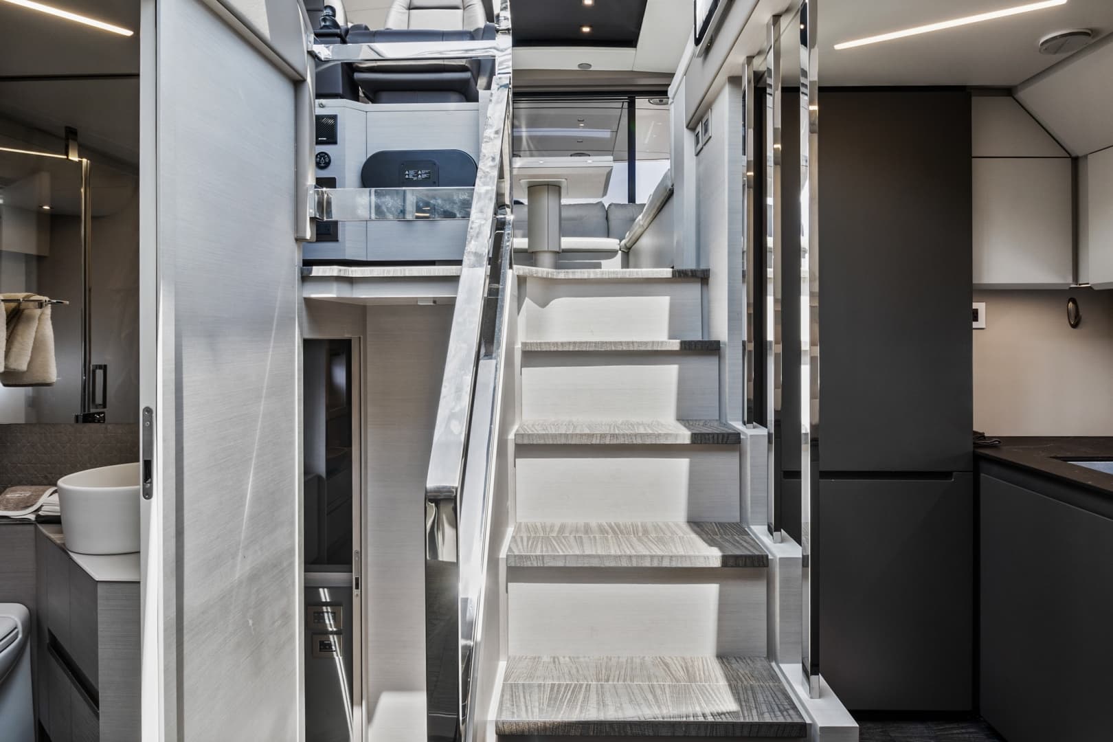 2020 Pershing 7X — photo 23