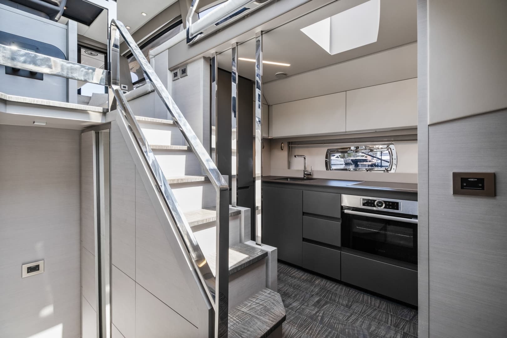 2020 Pershing 7X — photo 24