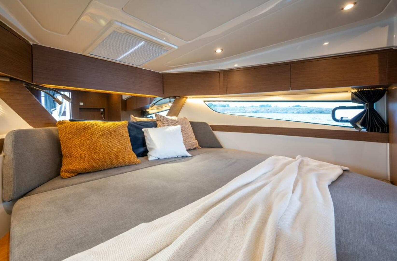 2026 Beneteau Antares 11 — photo 12