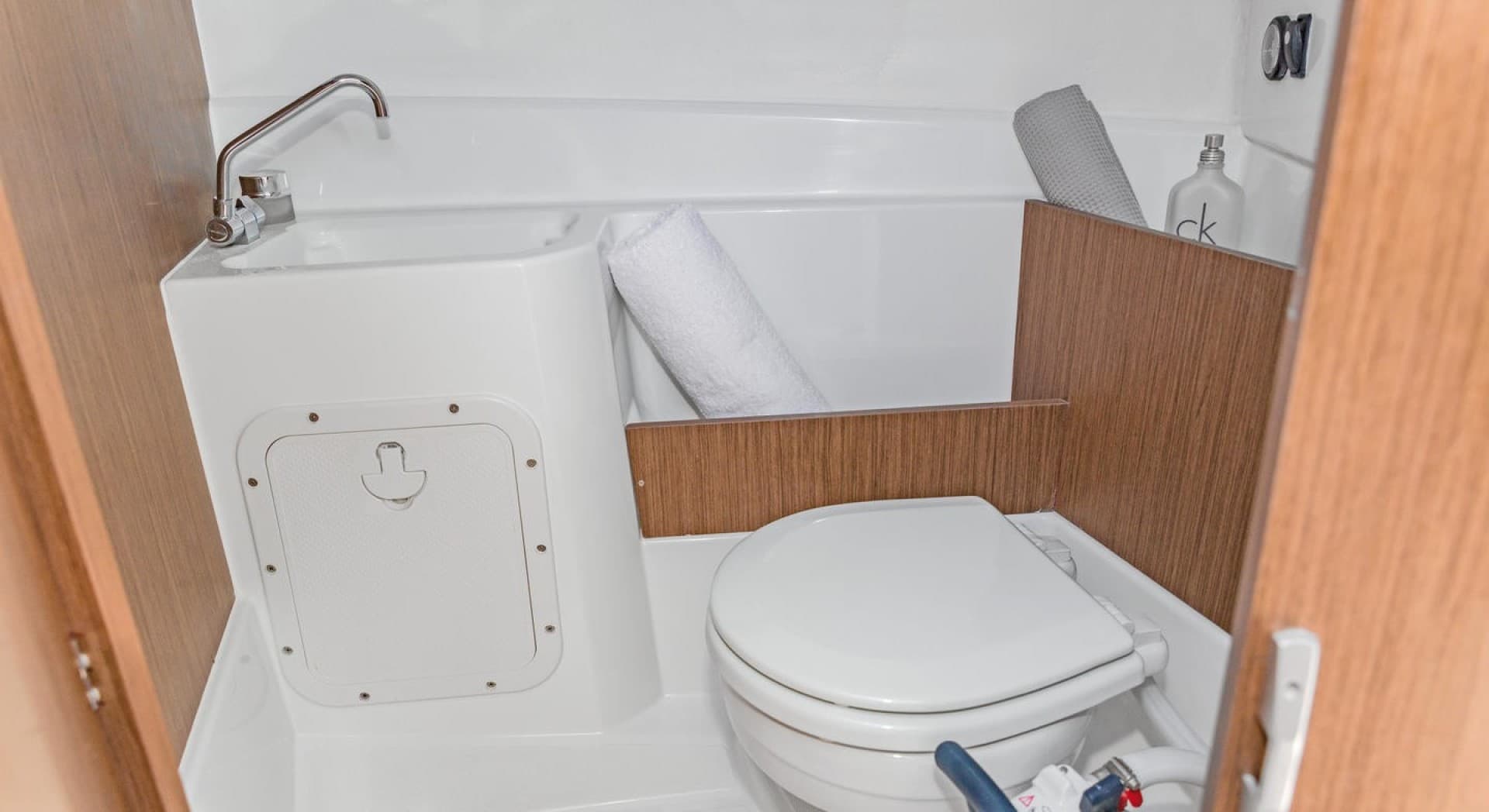 2026 Beneteau Antares 7 — photo 10