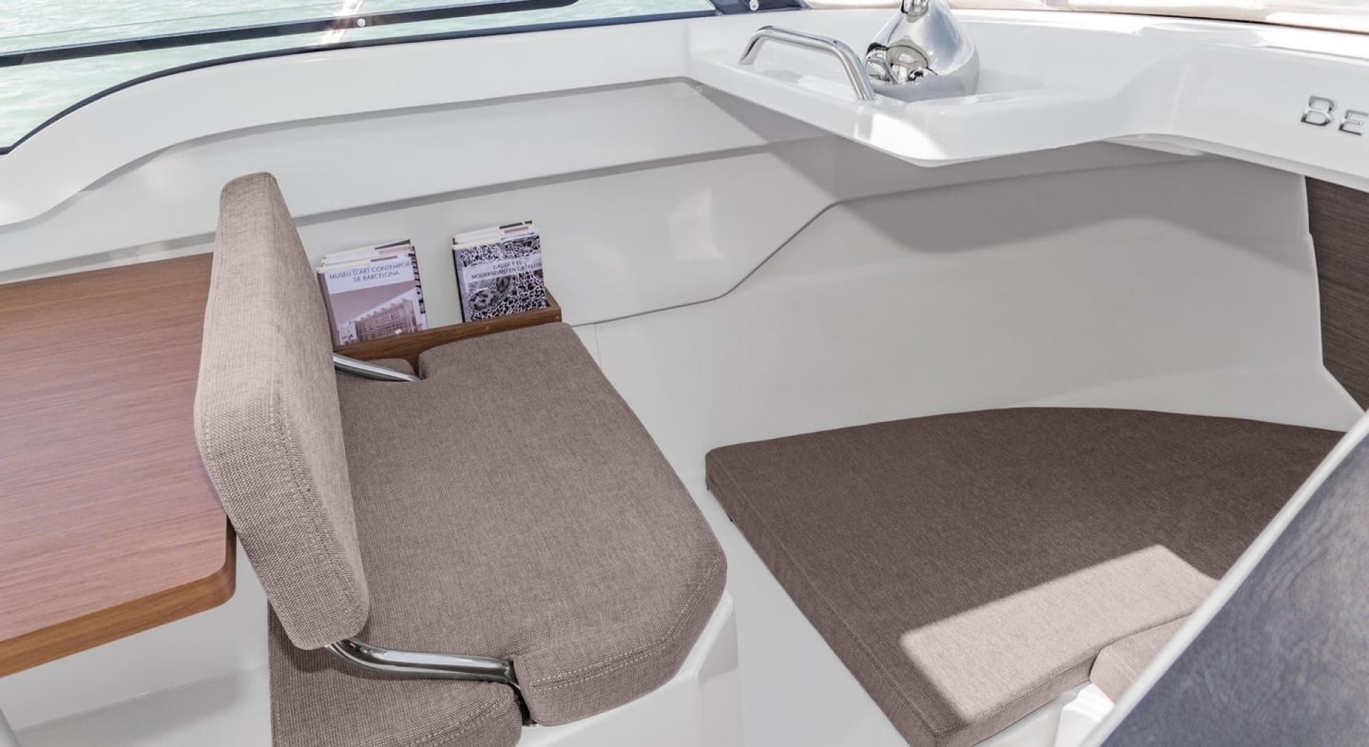 2026 Beneteau Antares 7 — photo 9