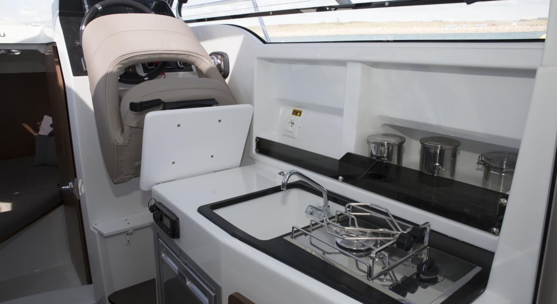 2026 Beneteau Antares 7 — photo 8