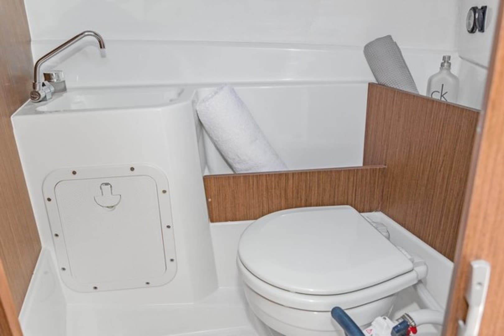 2026 Beneteau Antares 7 — photo 10