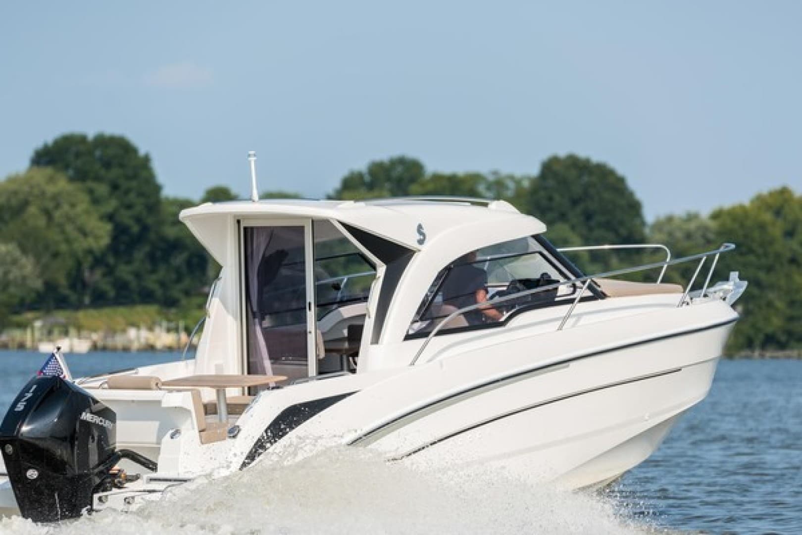 2026 Beneteau Antares 7 — photo 2