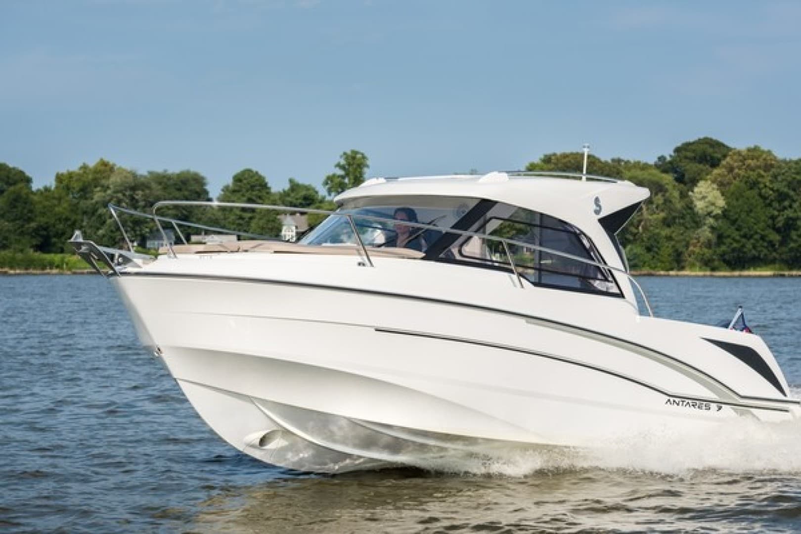 2026 Beneteau Antares 7 — photo 1