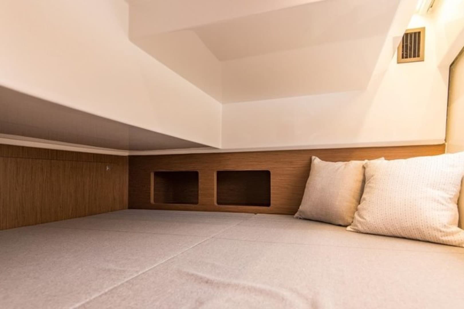 2025 Beneteau Antares 9 — photo 16