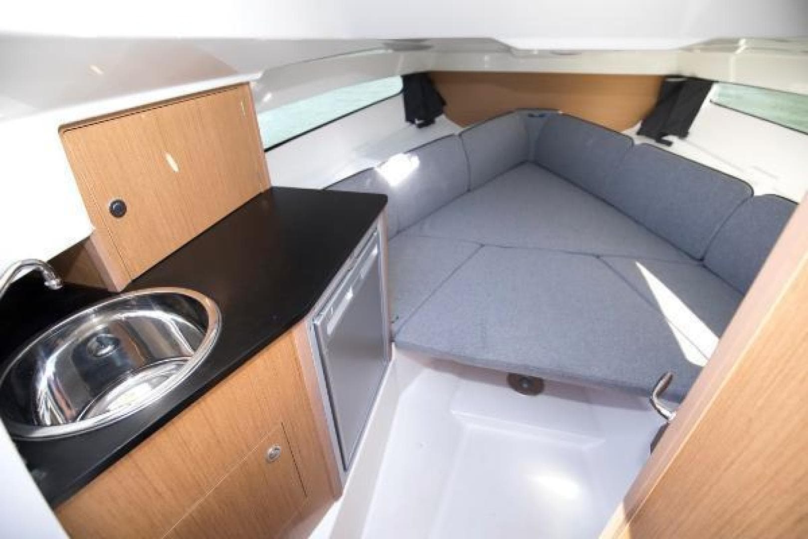 2026 Beneteau Flyer 8 Sundeck — photo 18