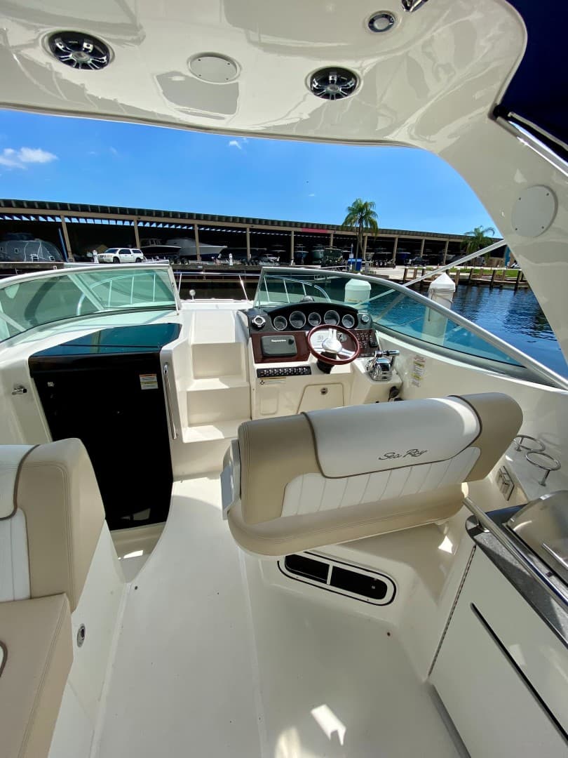 2013 Sea Ray 310 Sundancer — photo 12