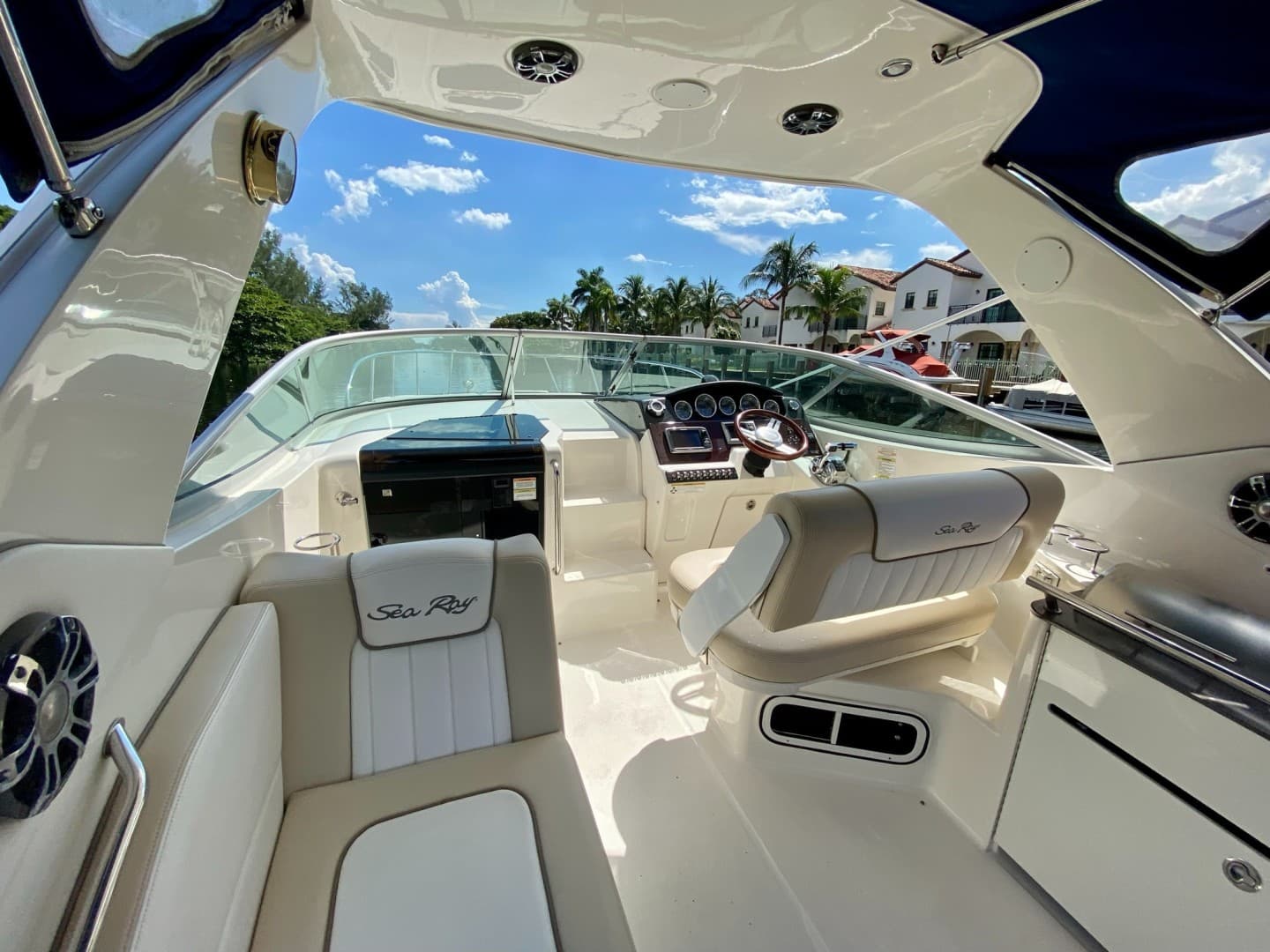 2013 Sea Ray 310 Sundancer — photo 15