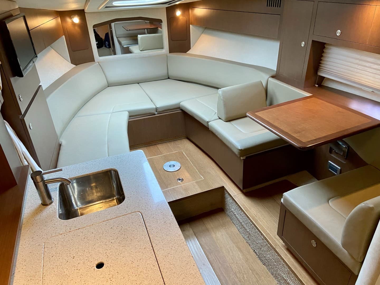 2013 Sea Ray 310 Sundancer — photo 16