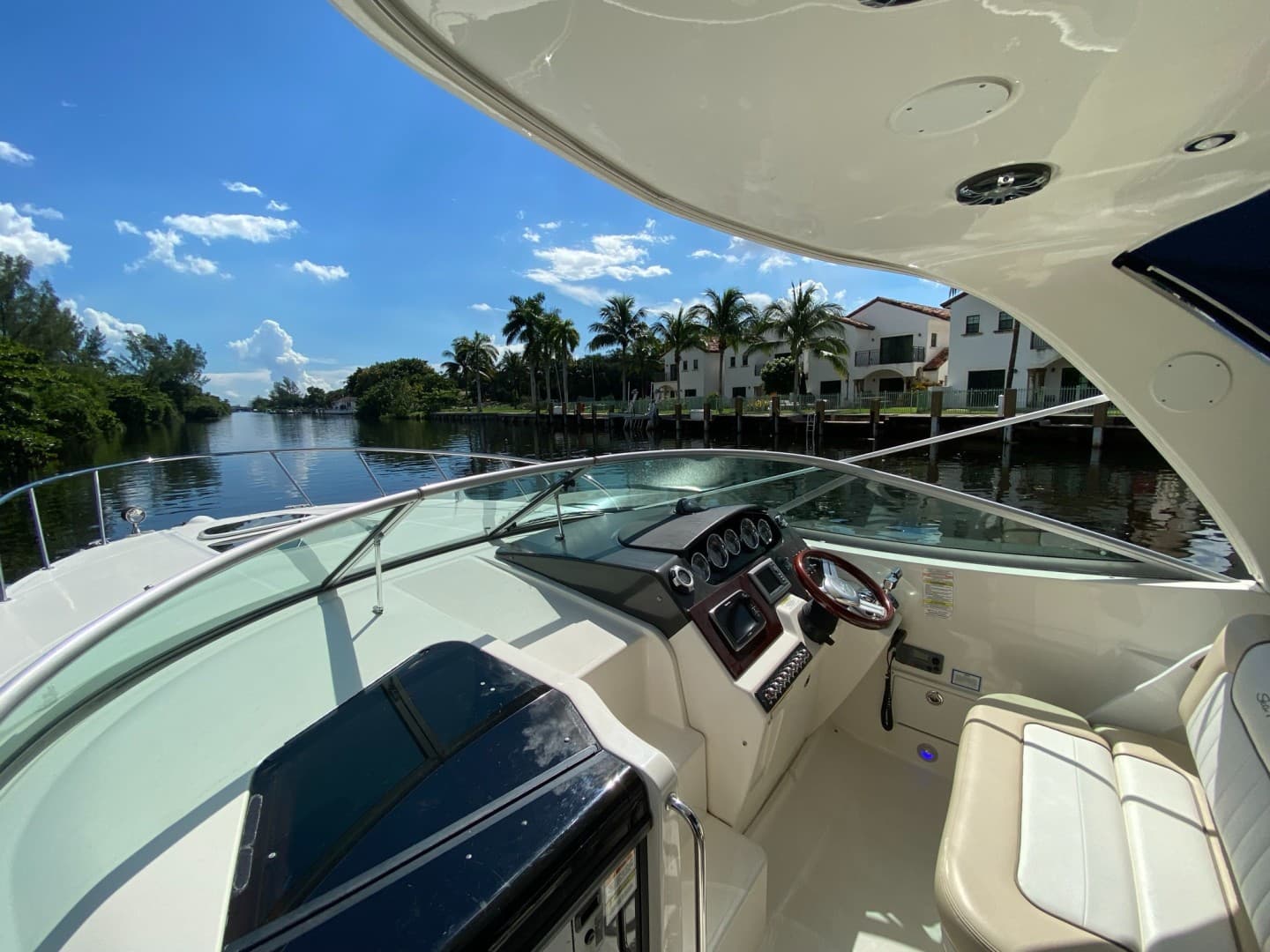 2013 Sea Ray 310 Sundancer — photo 11