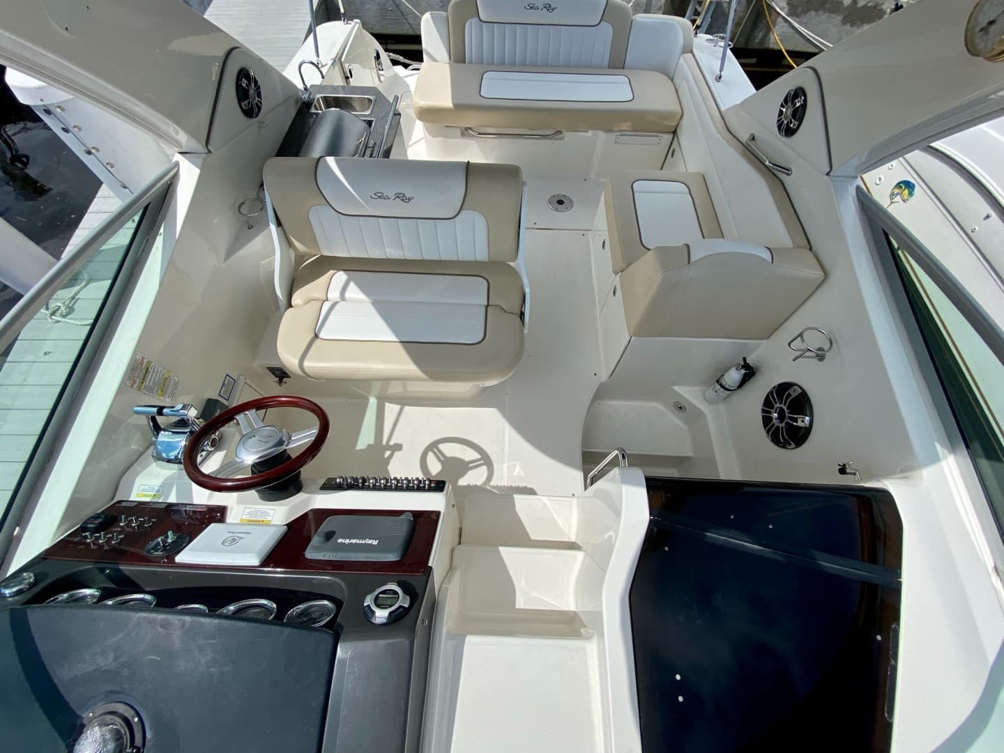 2013 Sea Ray 310 Sundancer — photo 13