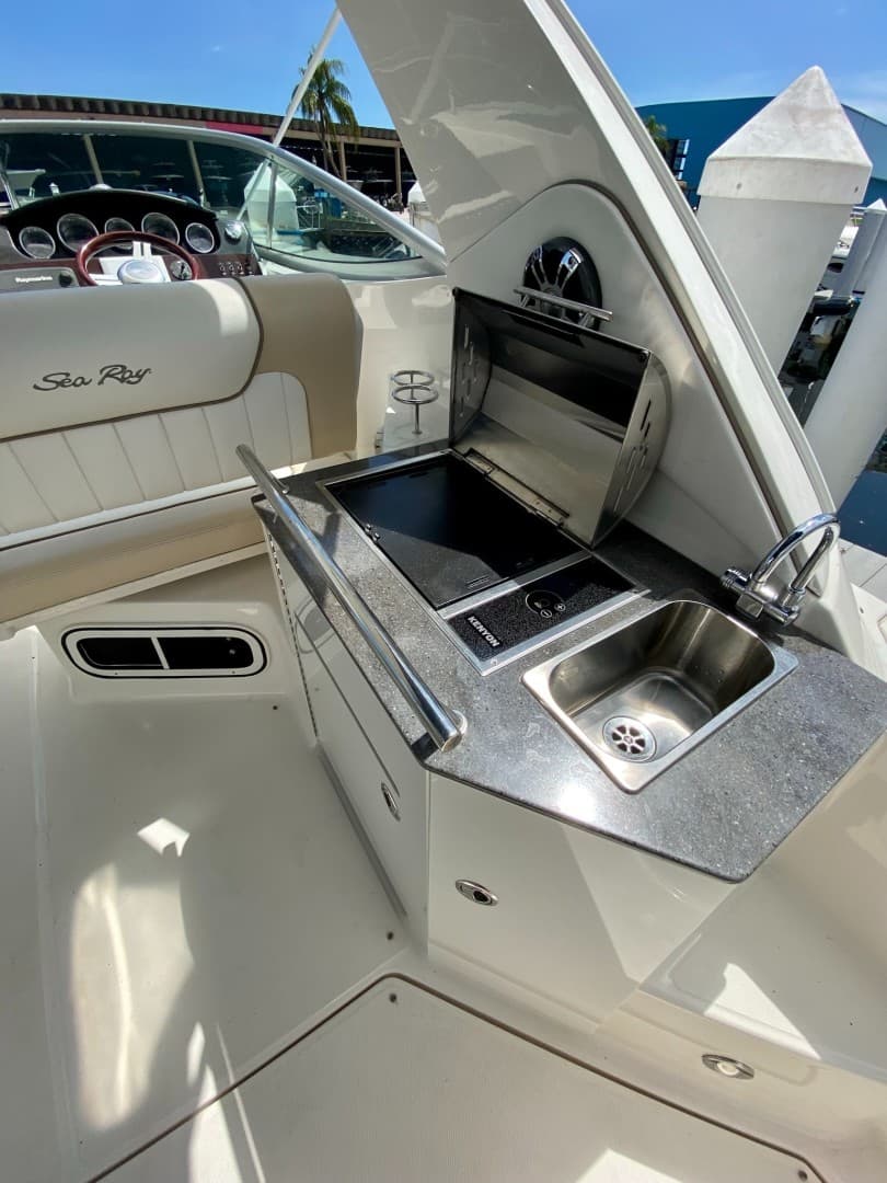 2013 Sea Ray 310 Sundancer — photo 10