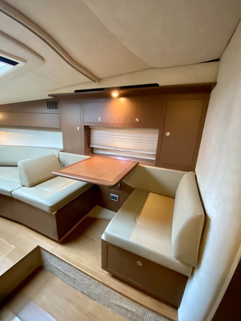 2013 Sea Ray 310 Sundancer — photo 18