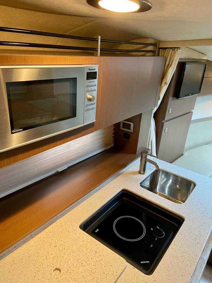 2013 Sea Ray 310 Sundancer — photo 20