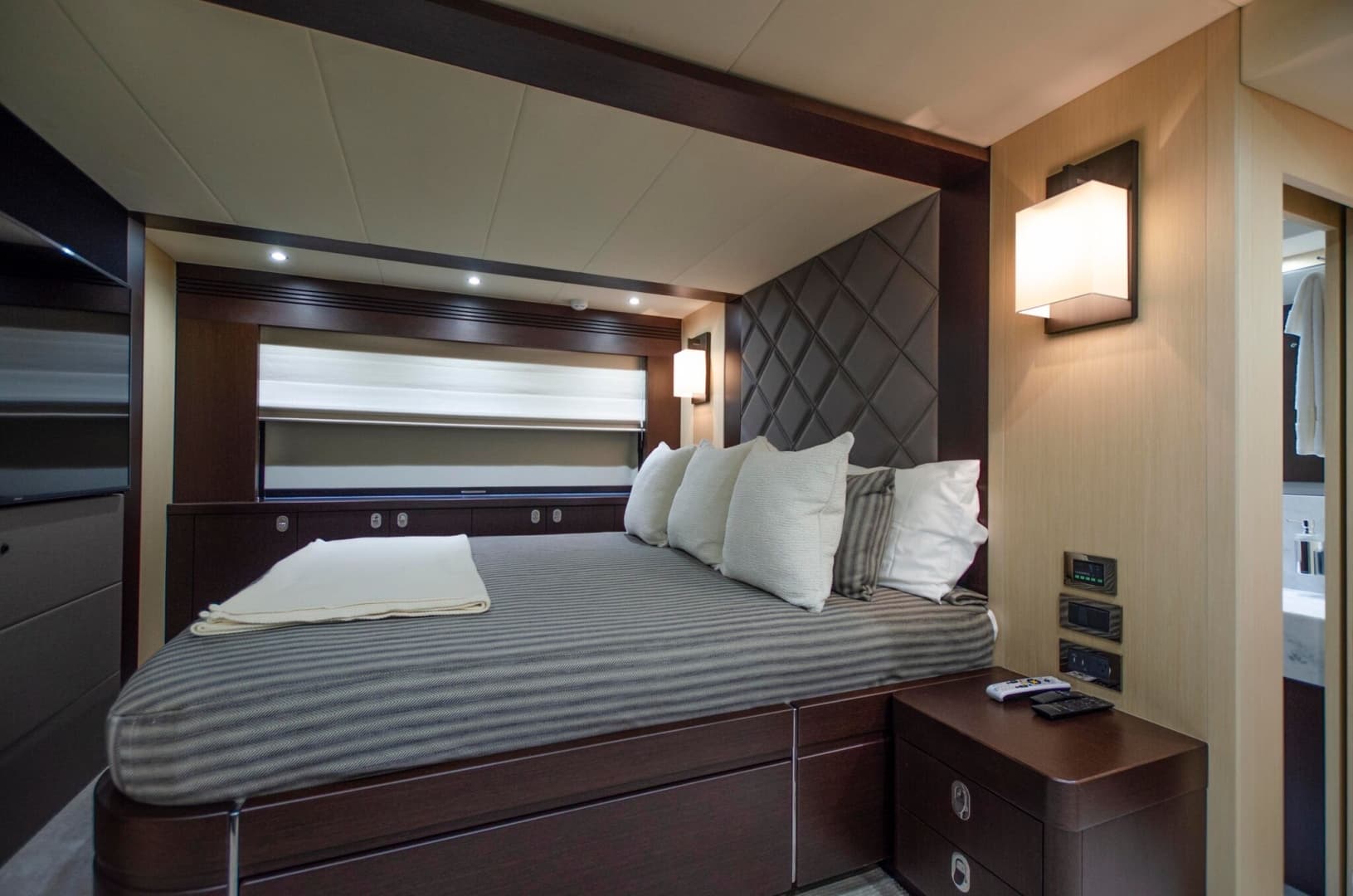 2018 Sunseeker 75 Yacht — photo 16