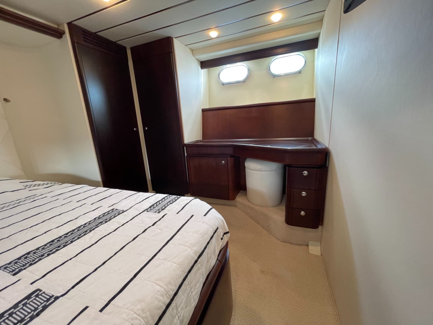 2001 Ferretti Yachts 680 — photo 21