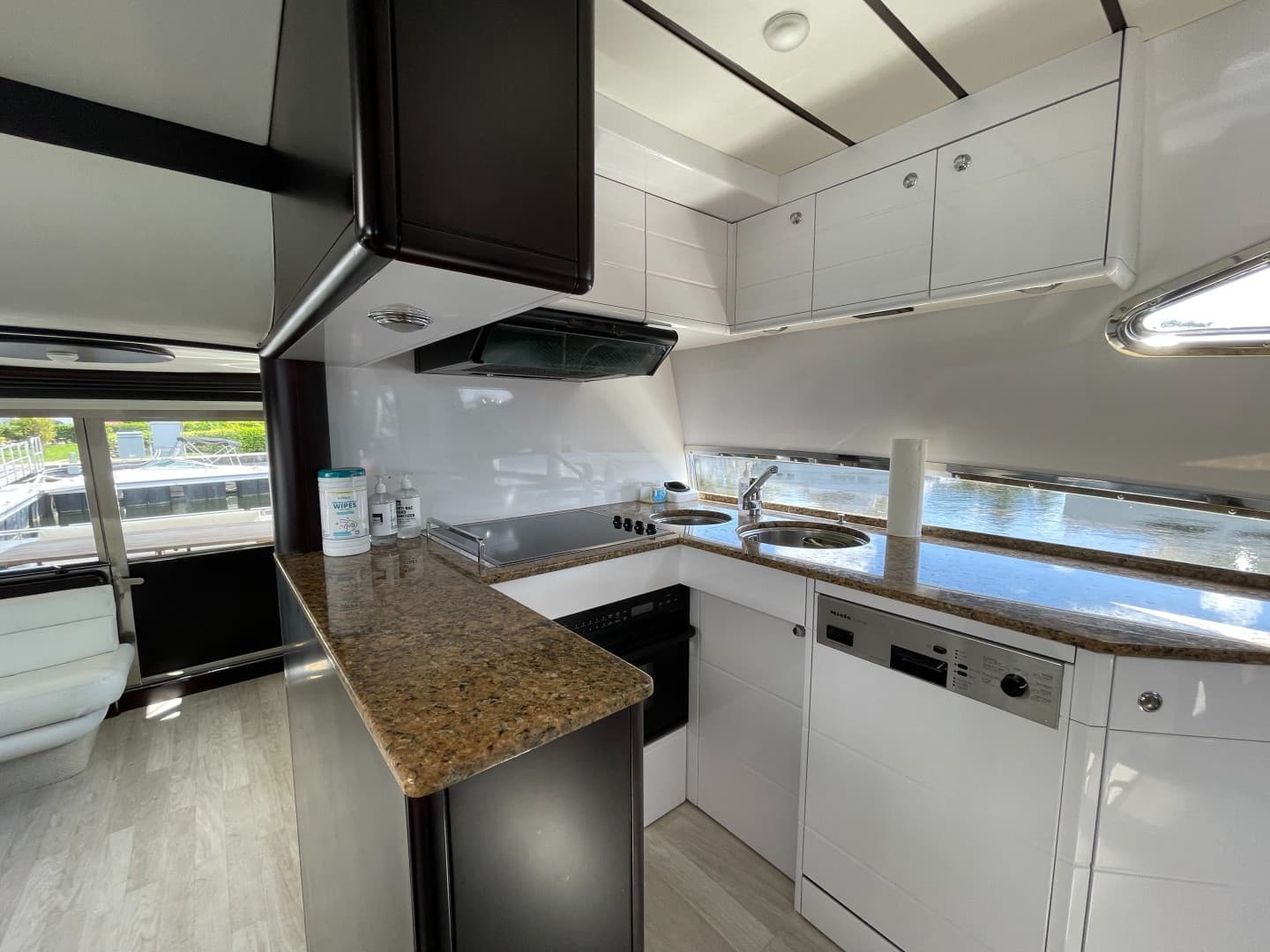 2001 Ferretti Yachts 680 — photo 16