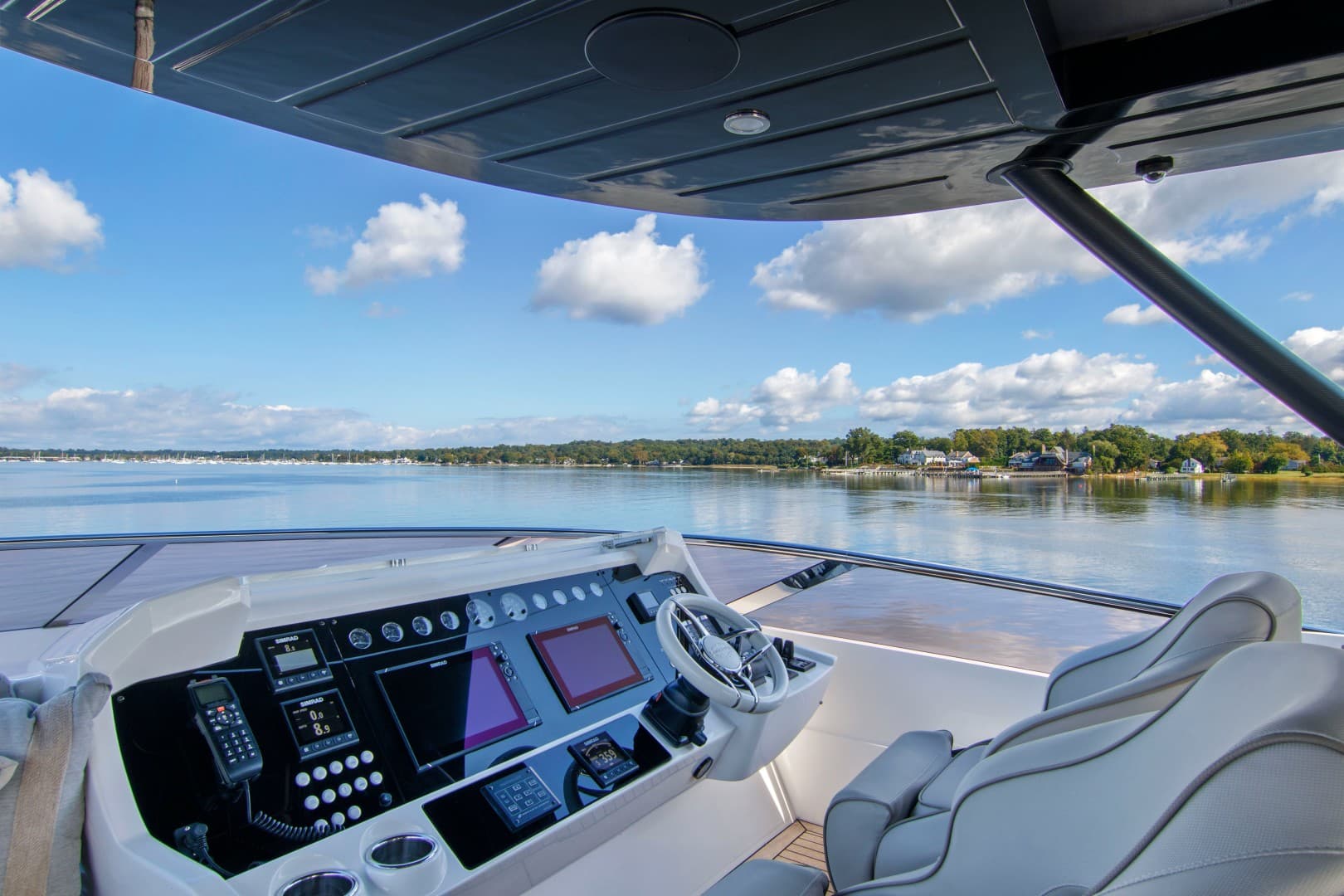 2019 Sunseeker 86 Yacht — photo 21