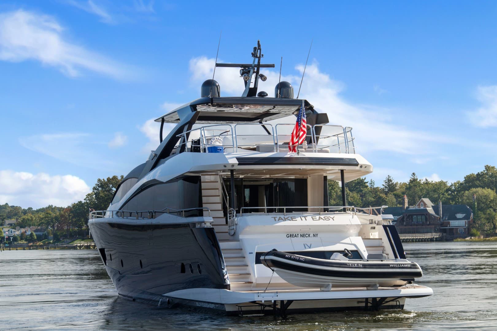 2019 Sunseeker 86 Yacht — photo 9