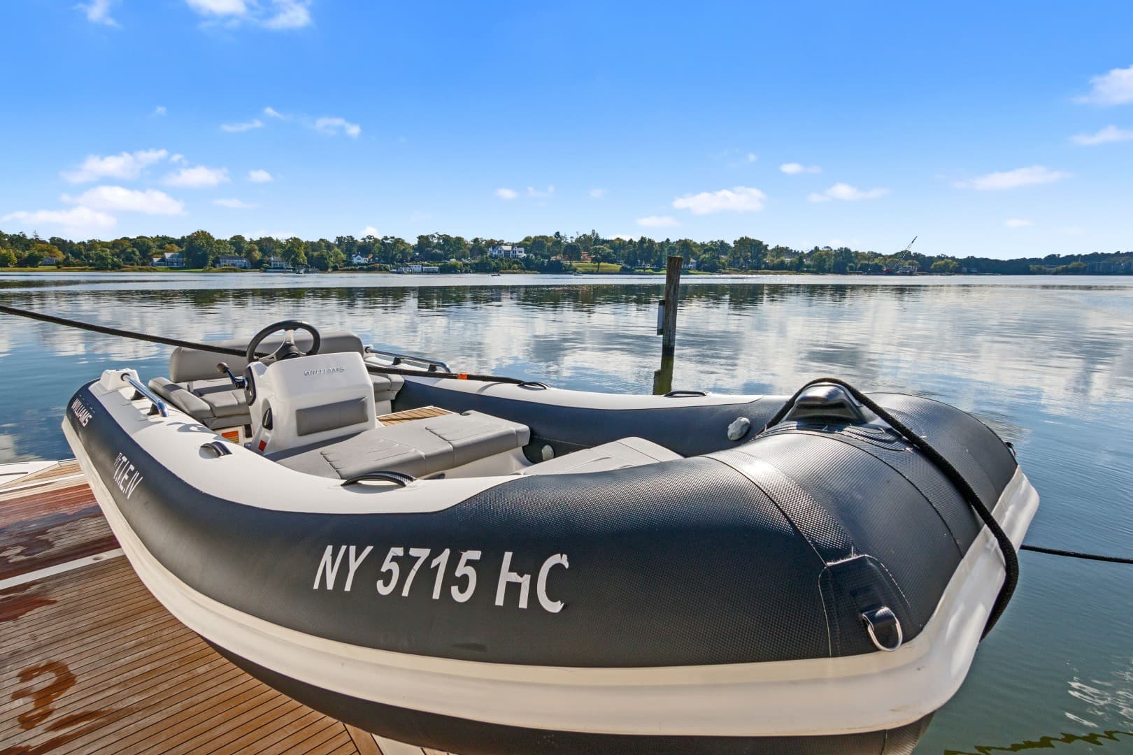 2019 Sunseeker 86 Yacht — photo 11