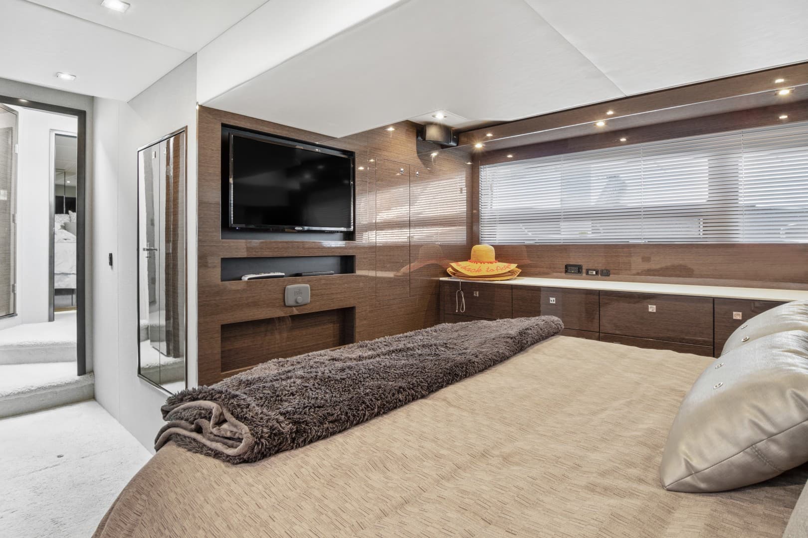 2019 Cruisers 50 Cantius — photo 30