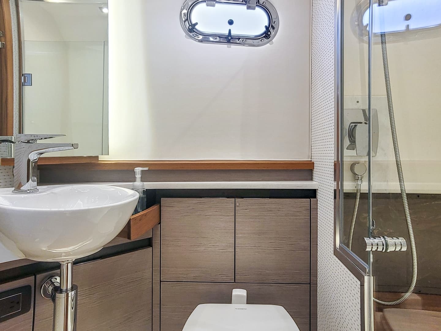 2022 Tiara Yachts — photo 25