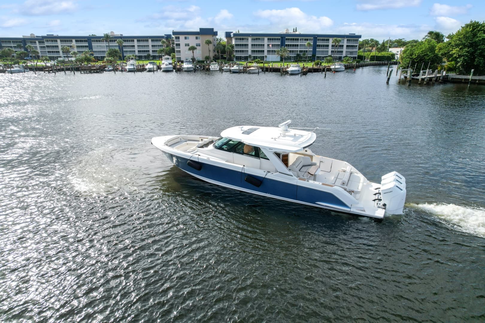 2022 Tiara Yachts — photo 4