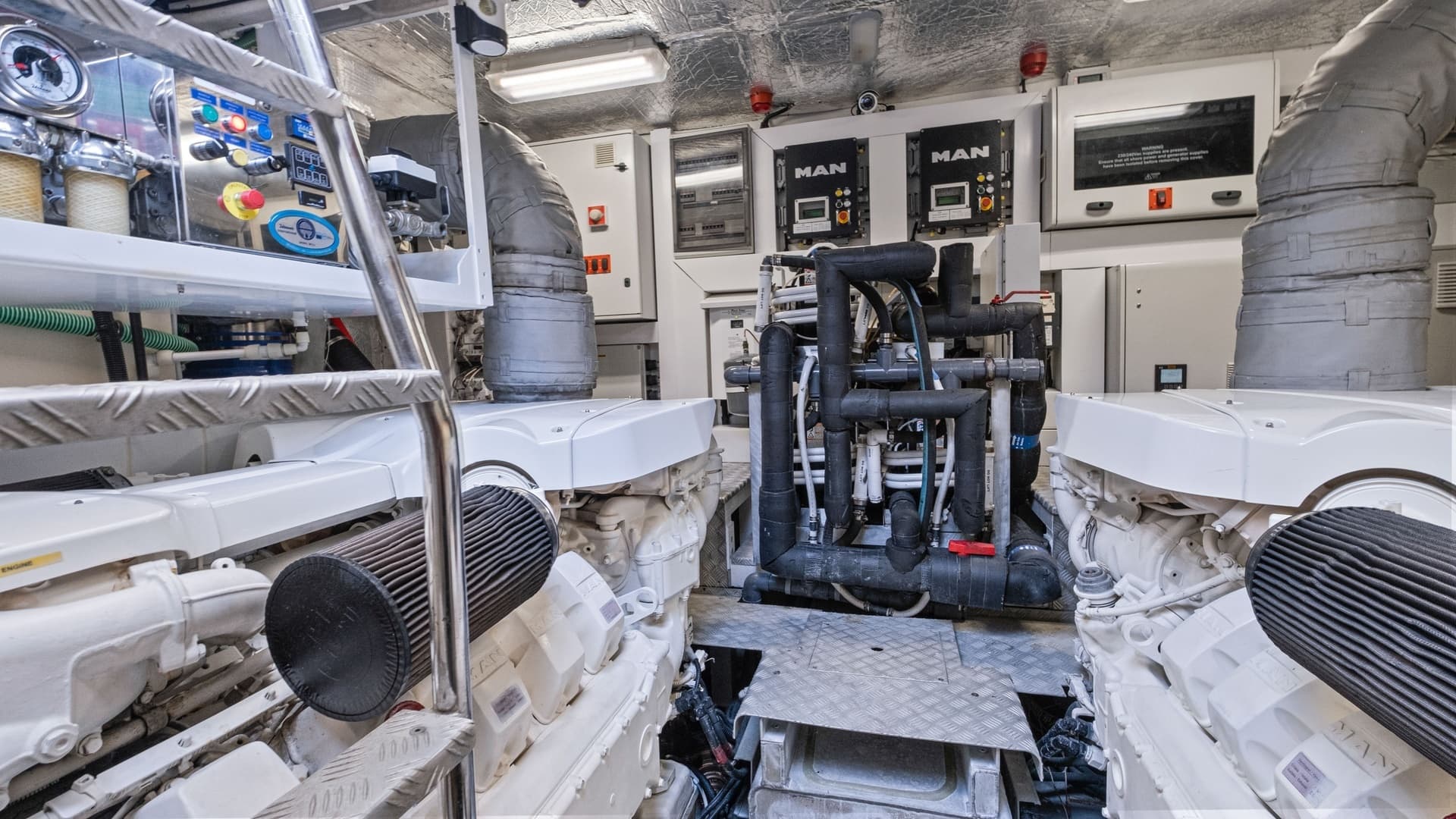 2013 Sunseeker 80 Predator — photo 43