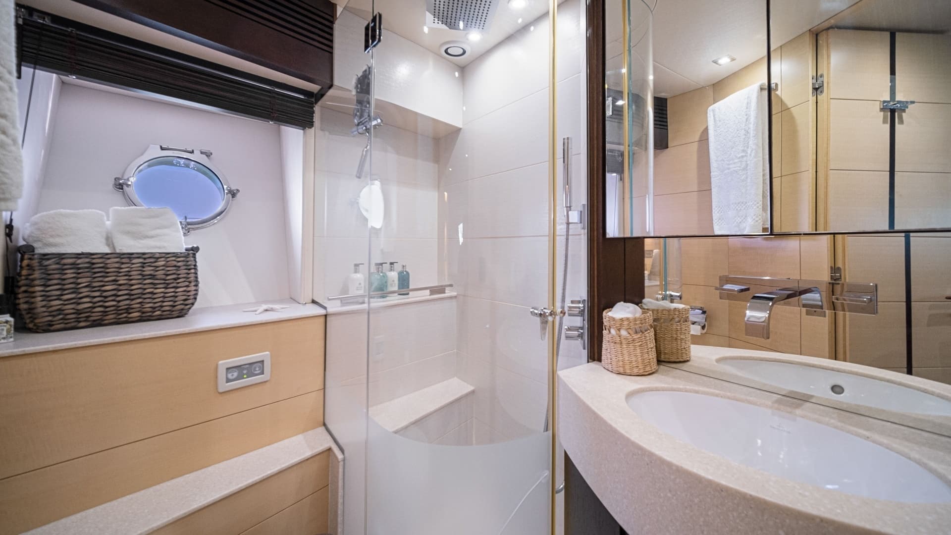 2013 Sunseeker 80 Predator — photo 40