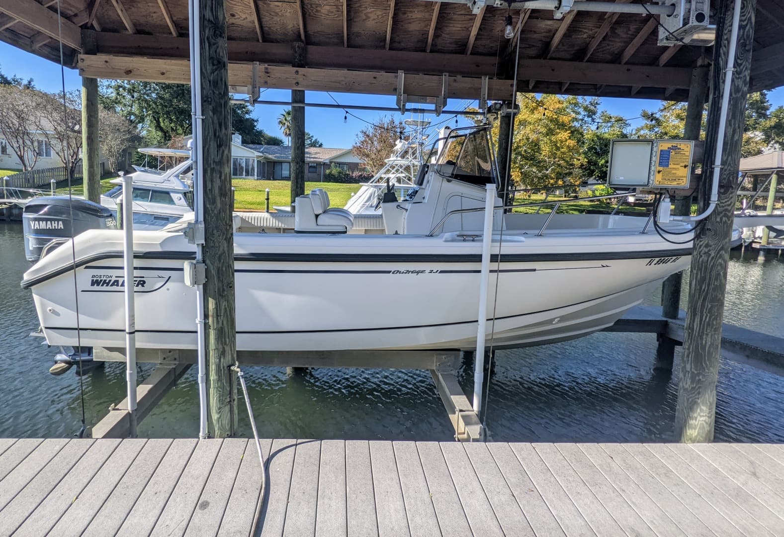 1998 Boston Whaler 23 Outrage — photo 1