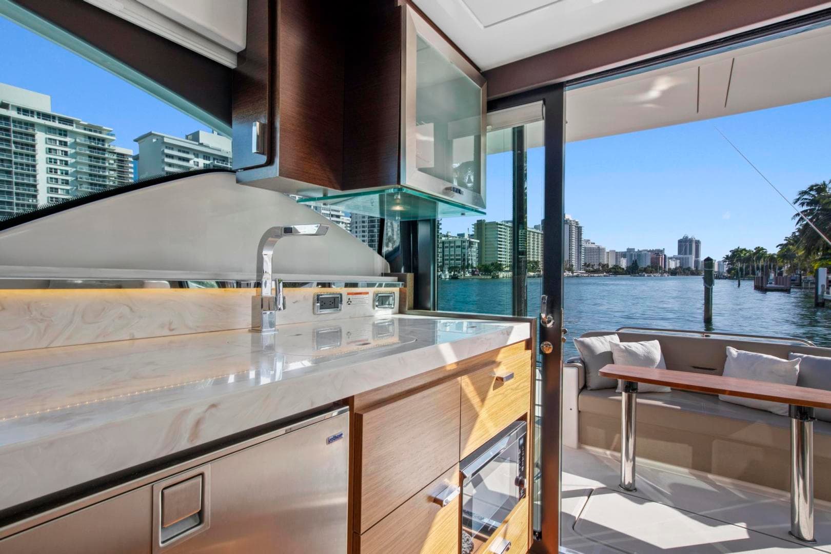 2018 Tiara Yachts 39 Coupe — photo 20