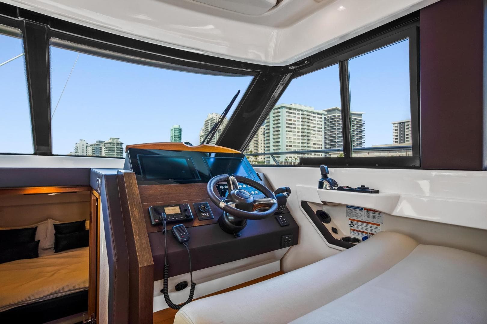 2018 Tiara Yachts 39 Coupe — photo 25