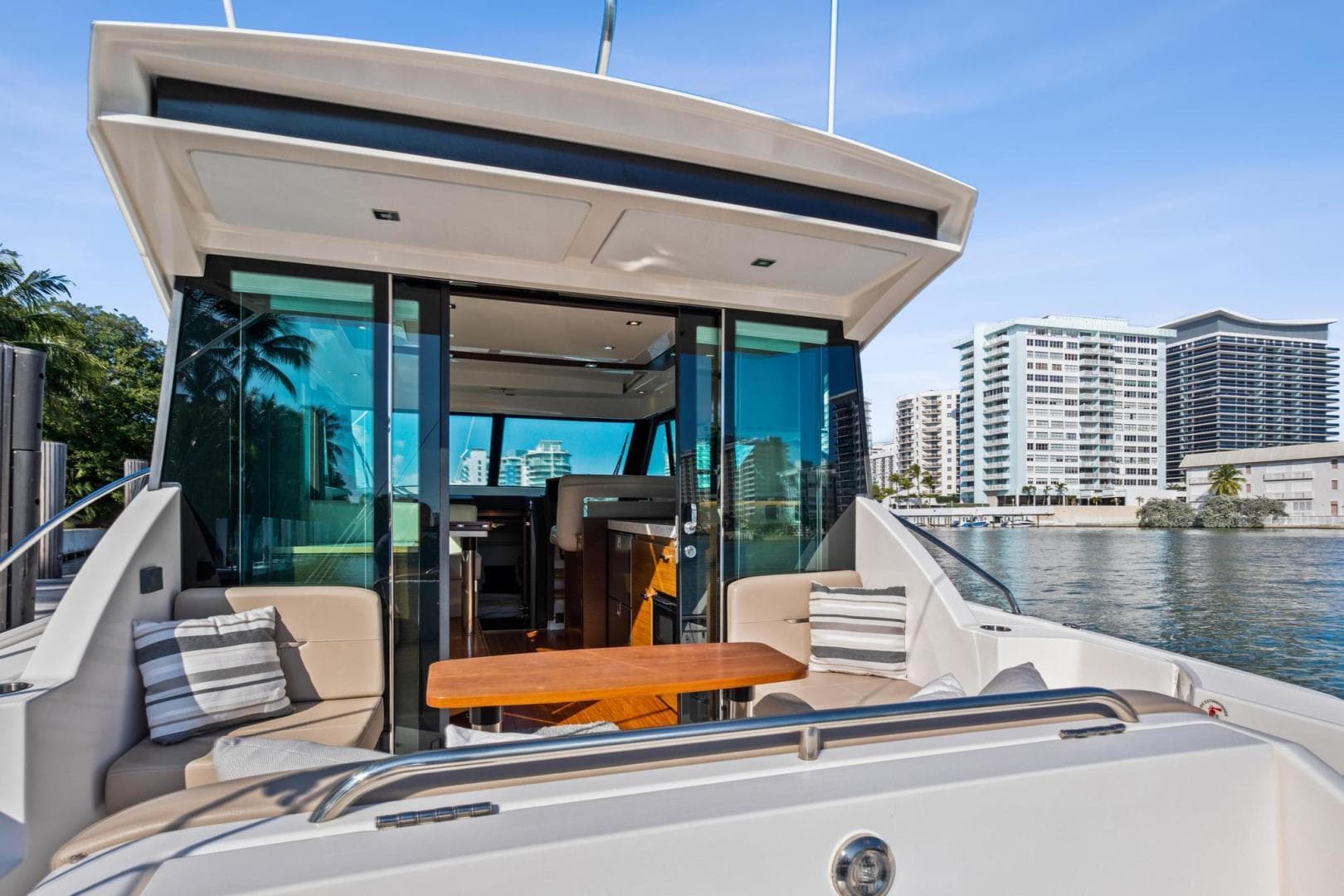 2018 Tiara Yachts 39 Coupe — photo 13