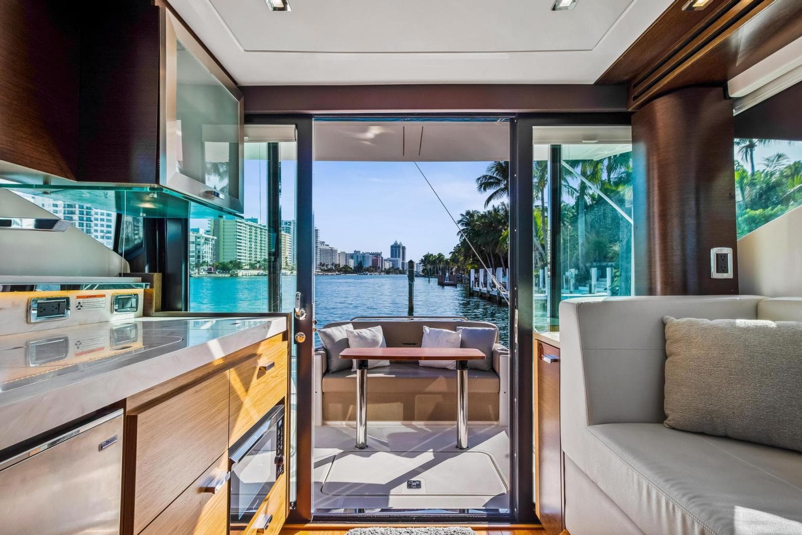 2018 Tiara Yachts 39 Coupe — photo 18