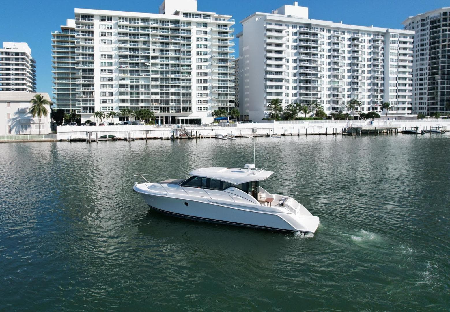 2018 Tiara Yachts 39 Coupe — photo 3