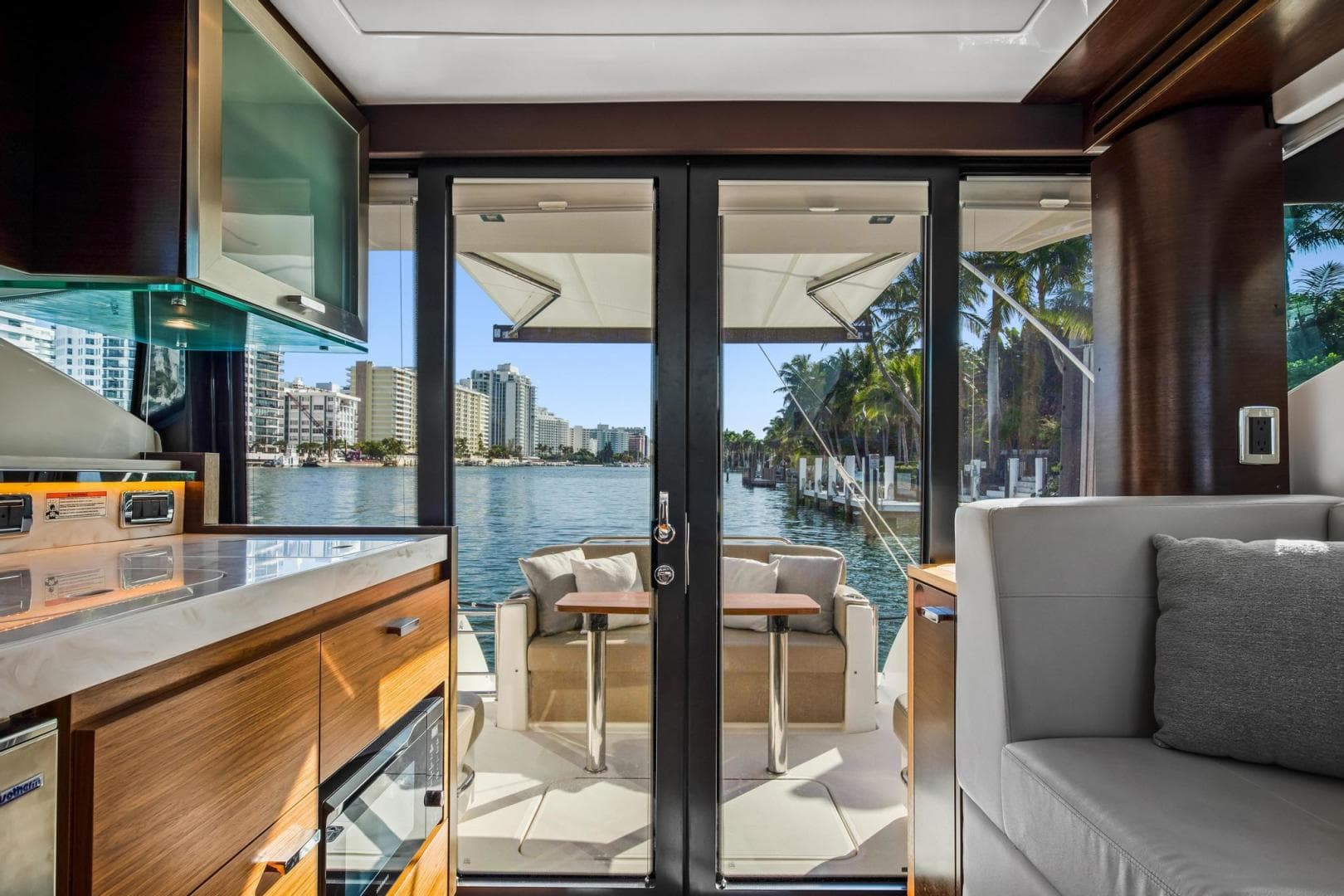 2018 Tiara Yachts 39 Coupe — photo 19