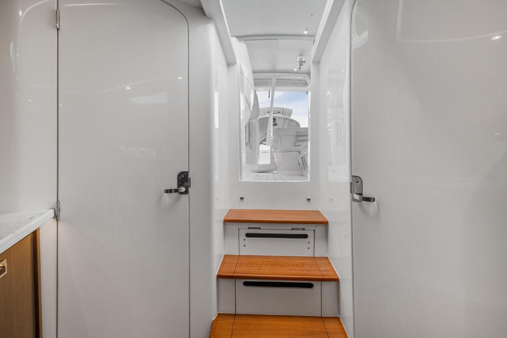 2021 Intrepid 438 Evolution — photo 26