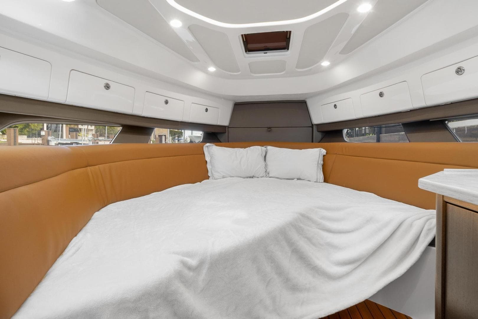 2021 Intrepid 438 Evolution — photo 32