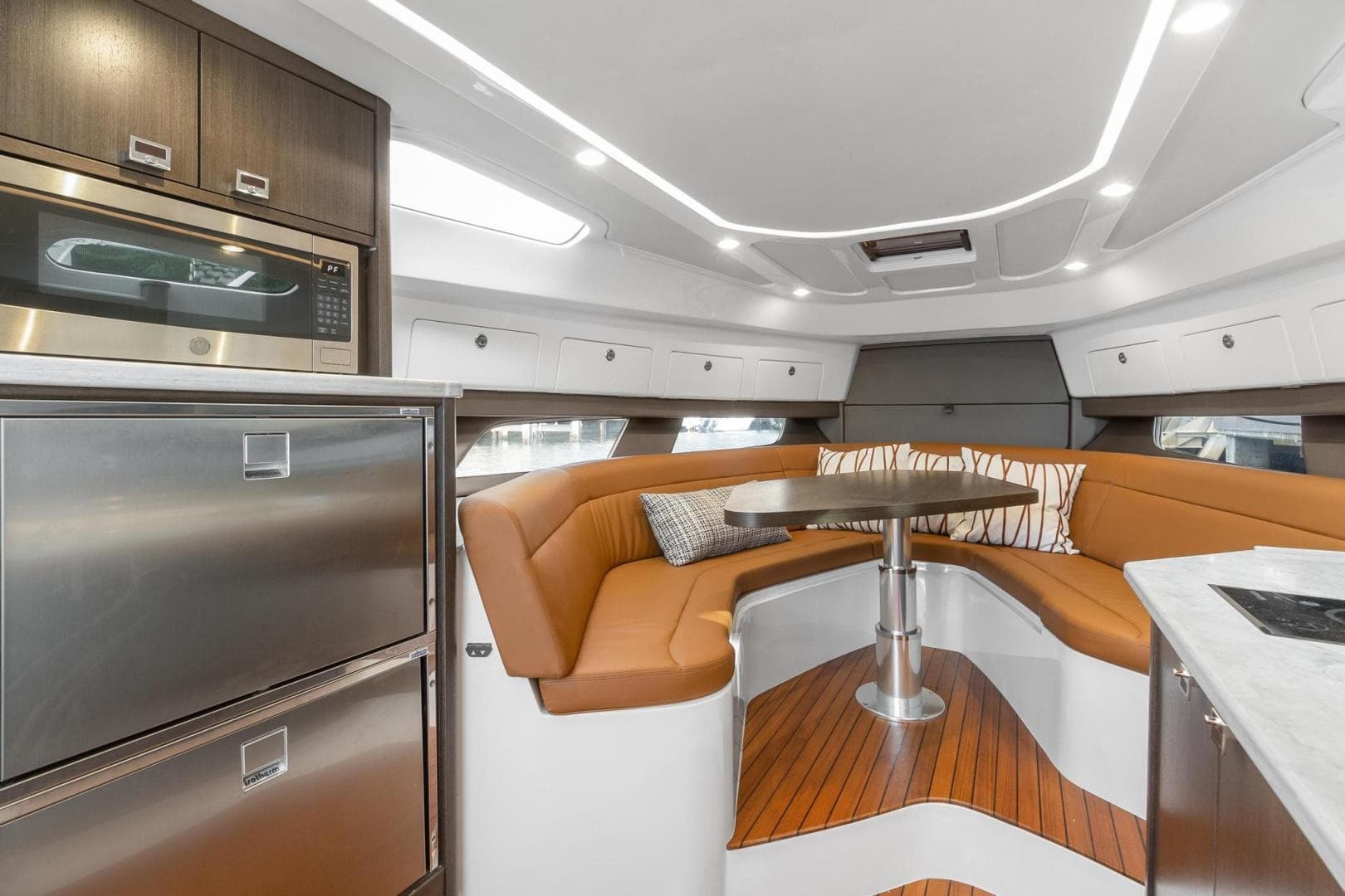 2021 Intrepid 438 Evolution — photo 27